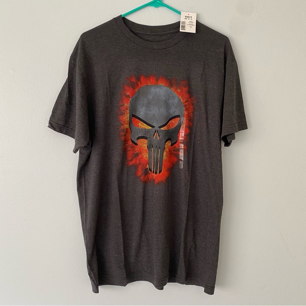 🌻BOGO 50% Off🌻 NWT Punisher tee